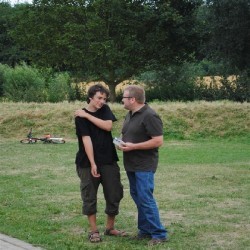 Uitladen Materiaal  32 - Scouts en Gidsen Zaventem 